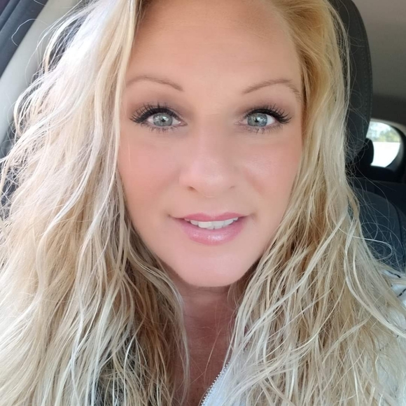 Meet your Posher, Karen - Picture 2 of 2